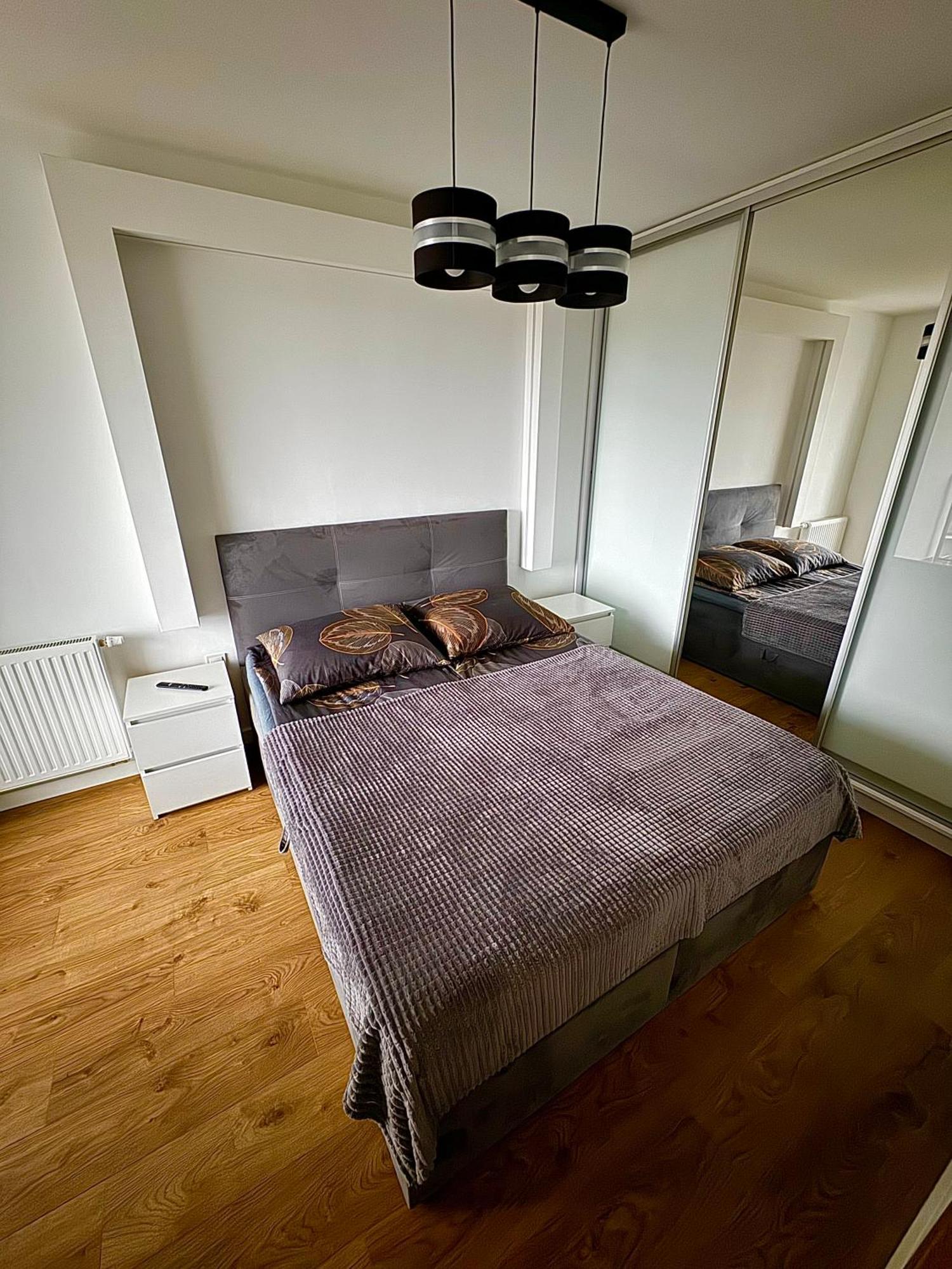 Jurajska Plaza - Nowoczesny Apartament Z Osobna Sypialnia, Parking Gratis - 凯尔采 外观 照片